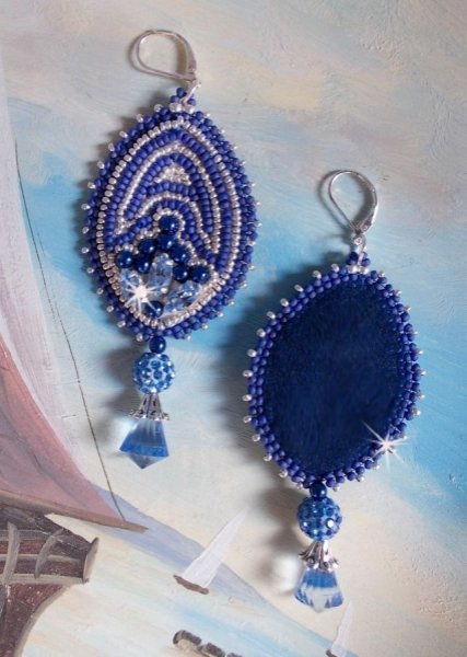 BO Marine Blue embroidered with Swarovski crystals, round glass beads and Miyuki seed beads