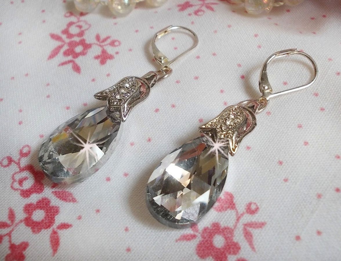BO Crystal Wonders created with faceted drops and embossed small rhinestone clasps