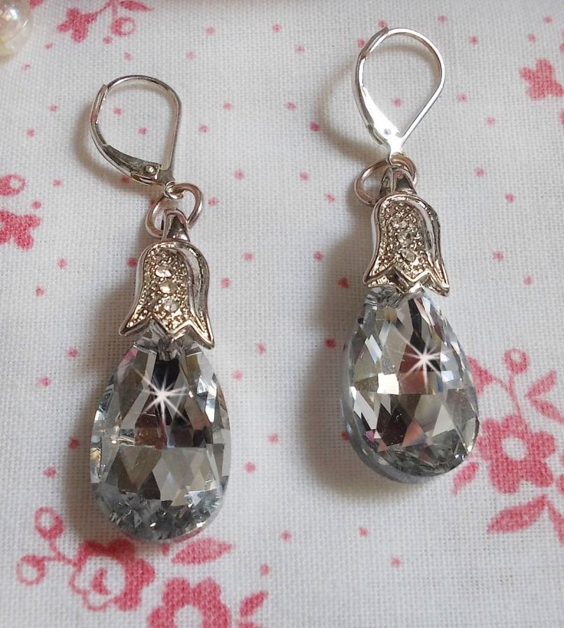 BO Crystal Wonders created with faceted drops and embossed small rhinestone clasps