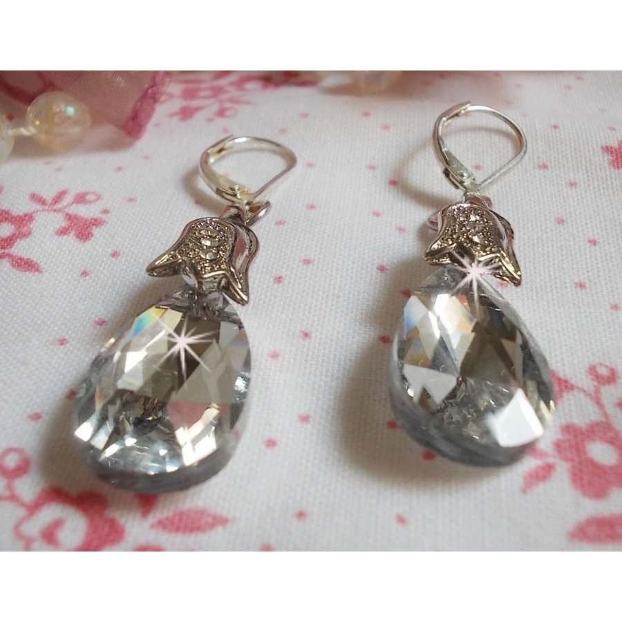 BO Crystal Wonders created with faceted drops and embossed small rhinestone clasps