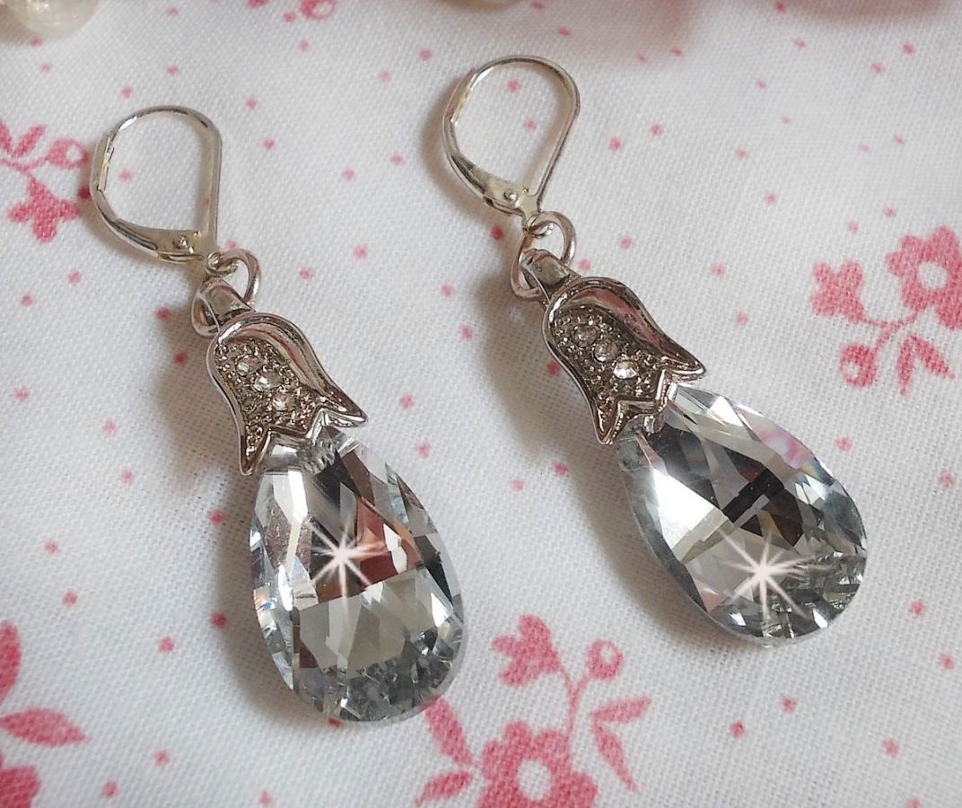 BO Crystal Wonders created with faceted drops and embossed small rhinestone clasps