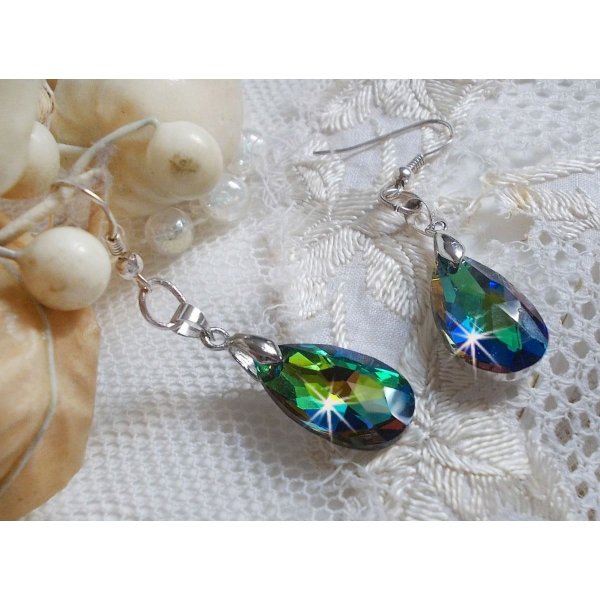 BO Merveilles Volcano avec des gouttes facett&eacute;es et des b&eacute;li&egrave;res gaufr&eacute;es de petit strass