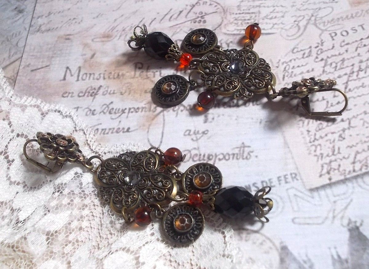 BO Milady Broc' created with stamps, drops, brass charms, rhinestones, PureCrystal cabochons and glass beads