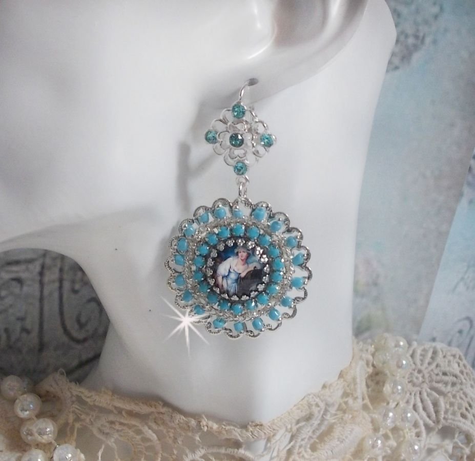 BO Moment de Détente created with Vintage Ladies magnifying glass cabochons, Swarovski crystals, stamps and glass beads