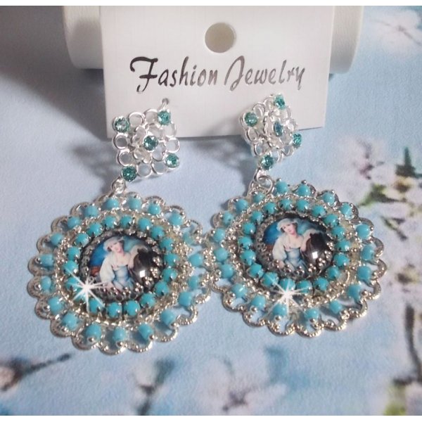 BO Moment de D&eacute;tente created with Vintage Ladies magnifying glass cabochons, Swarovski crystals, stamps and glass beads