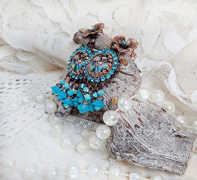 BO Monde des F&eacute;es cr&eacute;&eacute;es avec cabochon verre, estampes laiton et perles Cristal Swarovski
