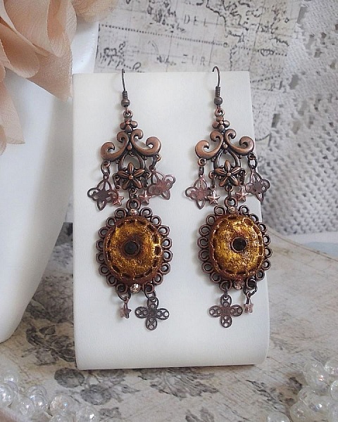 BO Myst&egrave;res d'Ars&egrave;ne created with charms of different shapes, medallions pendants, patinated porcelain patterns and Swarovski crystals