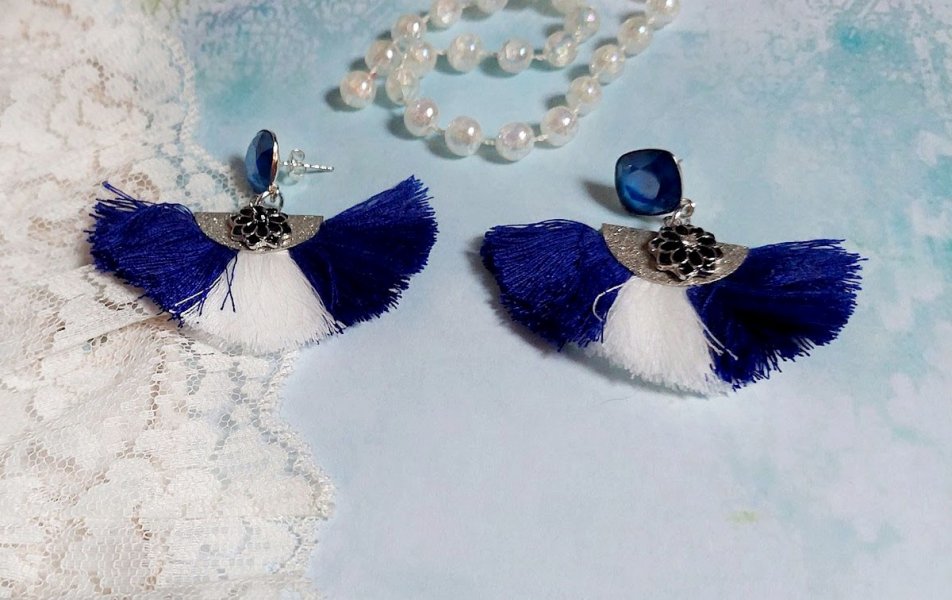 BO Navy Blue and White montées avec pompons, breloques émaillées, puces argent 925/1000 et cristaux