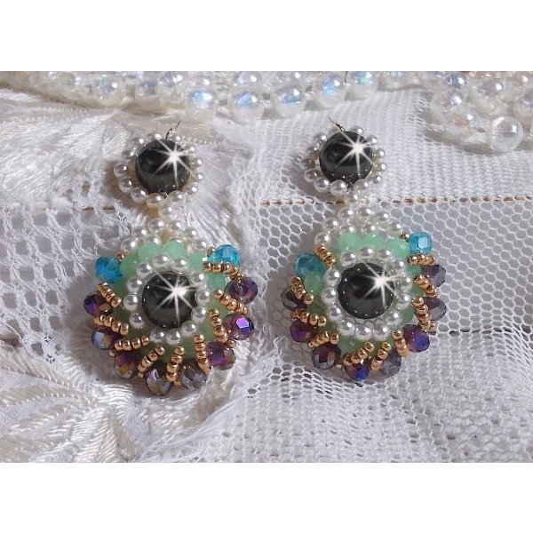 BO Ode Green and Purple created with round pearly beads, flattened facets and golden seed beads