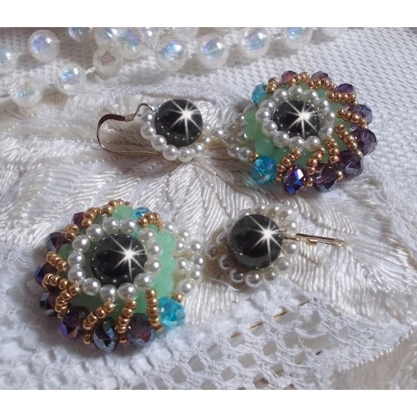 BO Ode Green and Purple created with round pearly beads, flattened facets and golden seed beads
