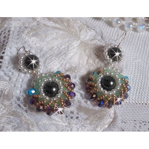 BO Ode Green and Purple created with round pearly beads, flattened facets and golden seed beads