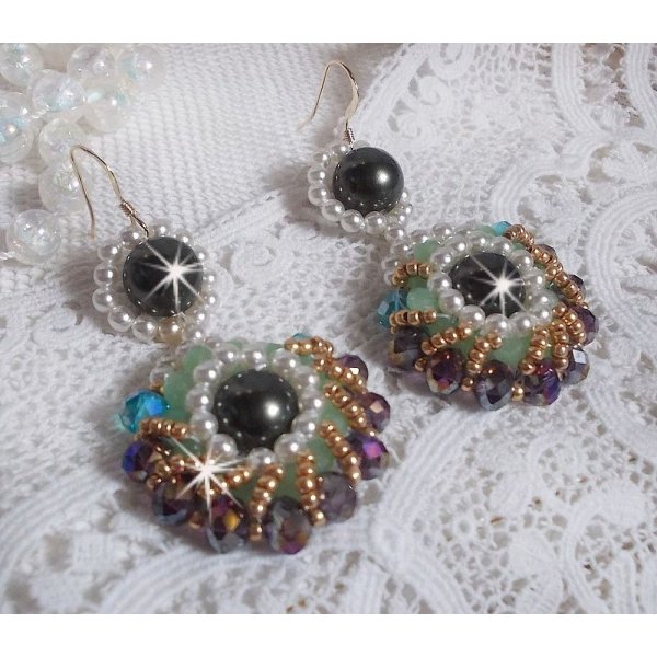 BO Ode Green and Purple created with round pearly beads, flattened facets and golden seed beads