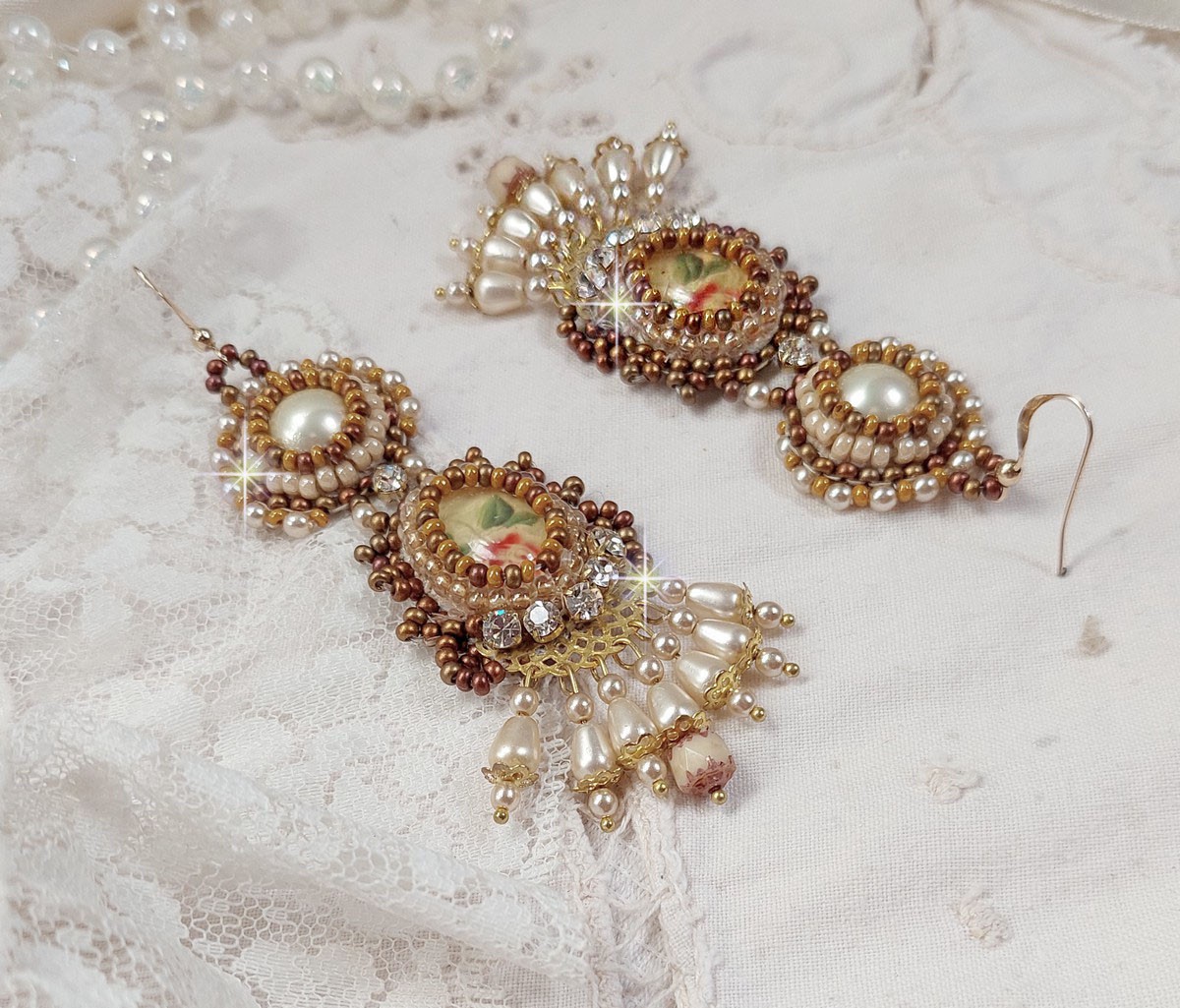 BO Reflets de Rosée are embroidered with pearly pearls, Swarovski Crystals and 14K Gold Filled ear hooks.