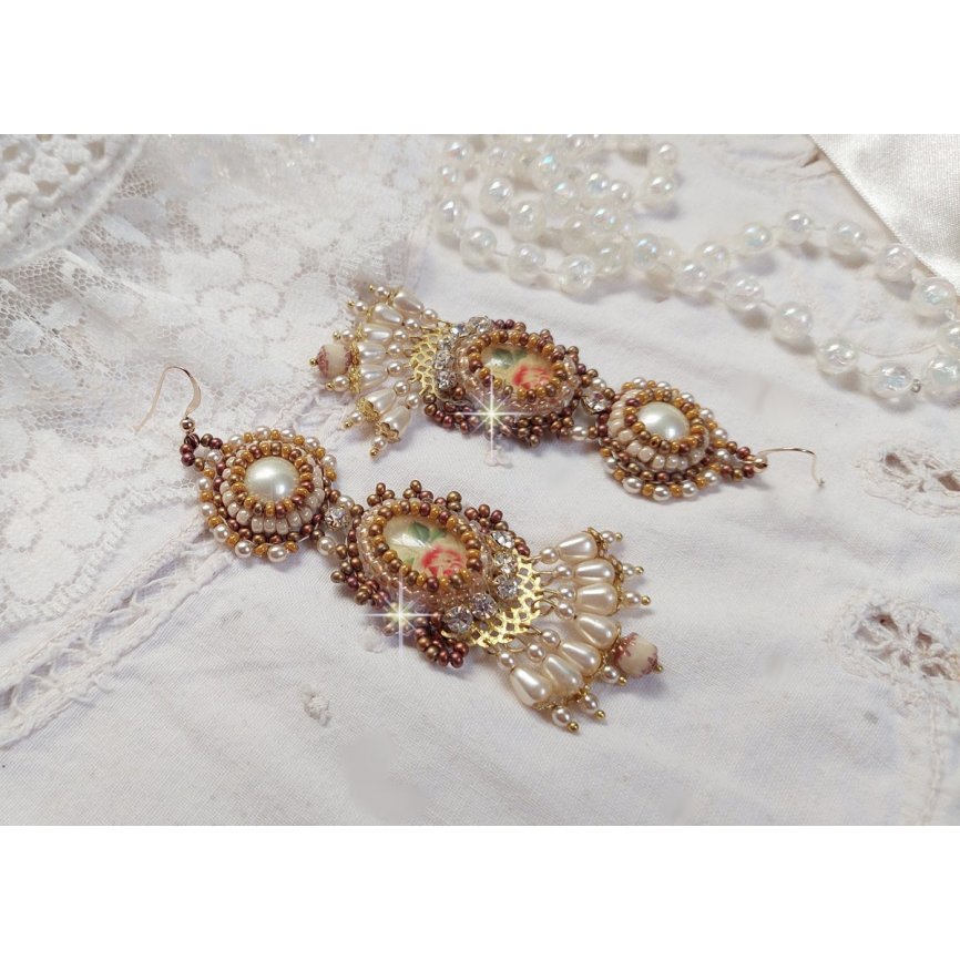 BO Reflets de Rosée are embroidered with pearly pearls, Swarovski Crystals and 14K Gold Filled ear hooks.