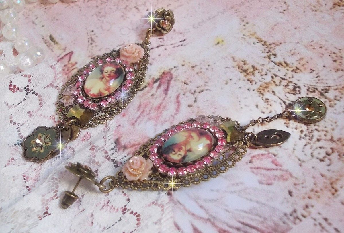 BO Rosalene created with crystals, resin flowers, charms and various materials 