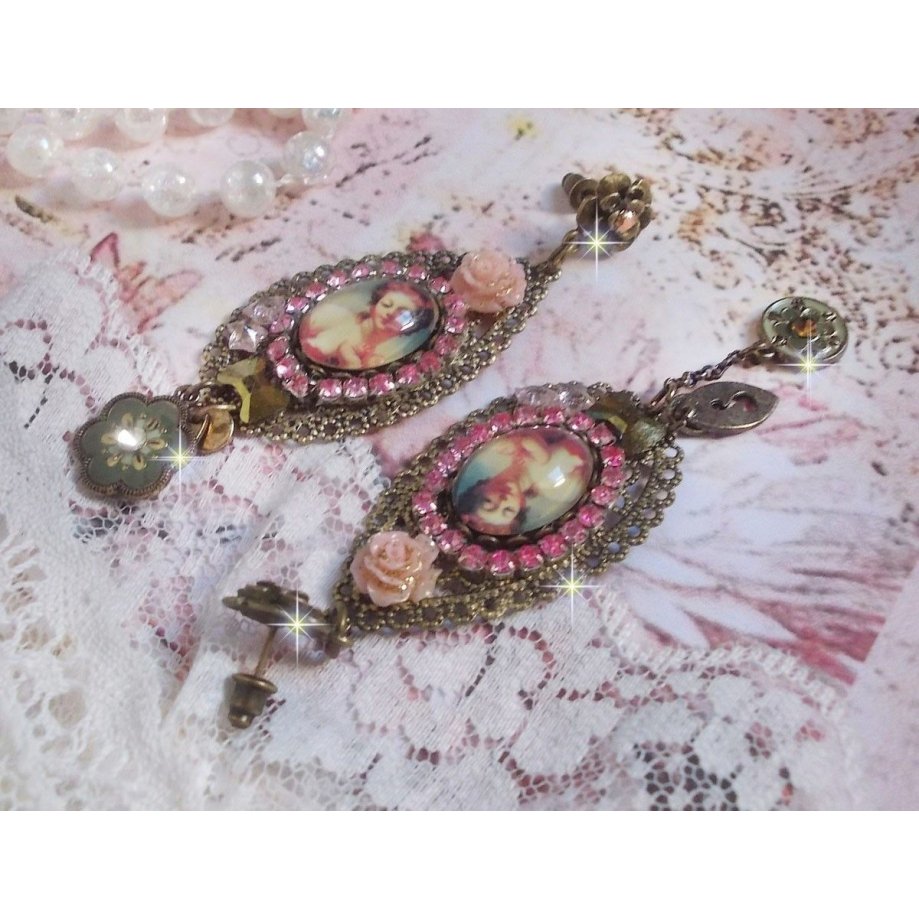 BO Rosalene created with crystals, resin flowers, charms and various materials 