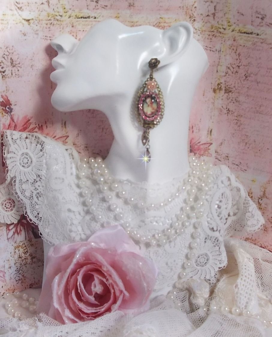 BO Rosalene created with crystals, resin flowers, charms and various materials 