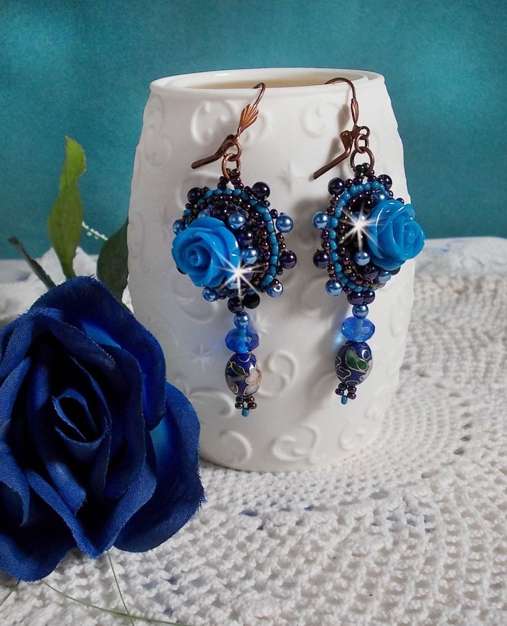 BO Royal Blue Roses embroidered with resin roses, pearly pearls, cloisonne porcelain pendants, facets and rocailles