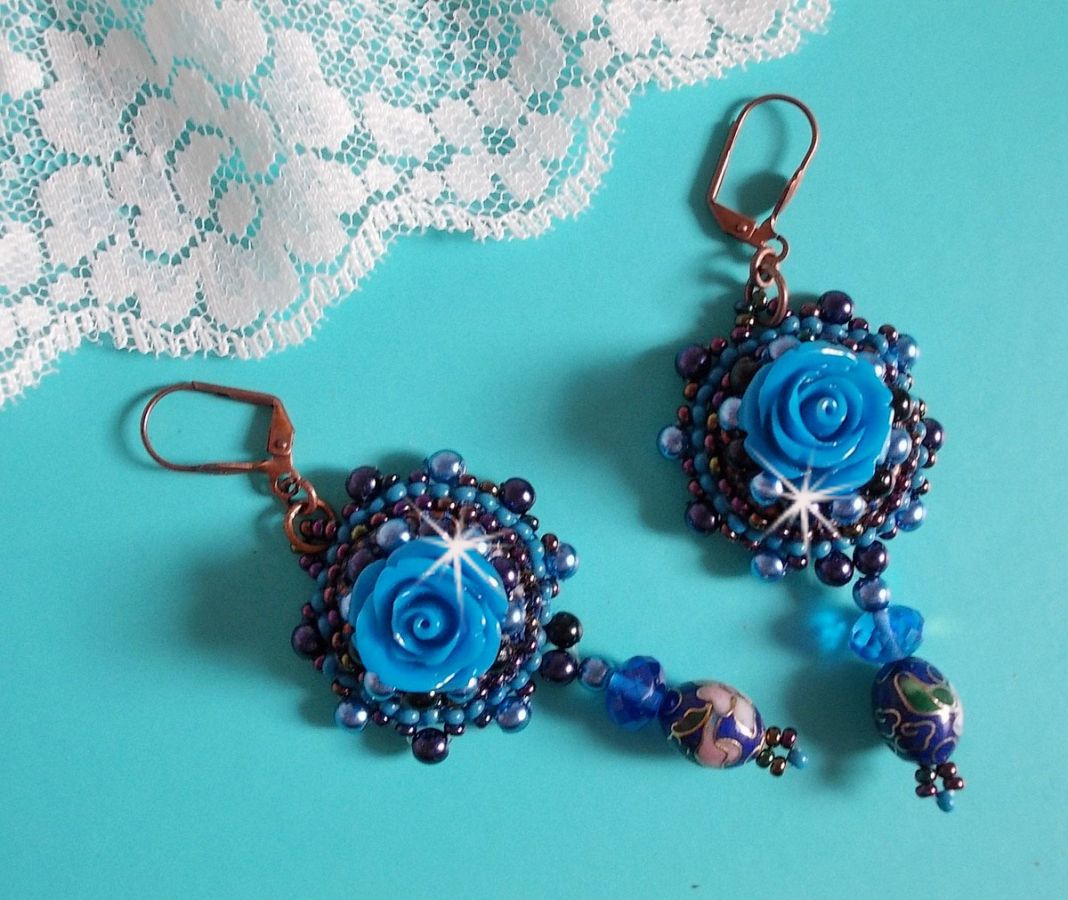 BO Royal Blue Roses embroidered with resin roses, pearly pearls, cloisonne porcelain pendants, facets and rocailles