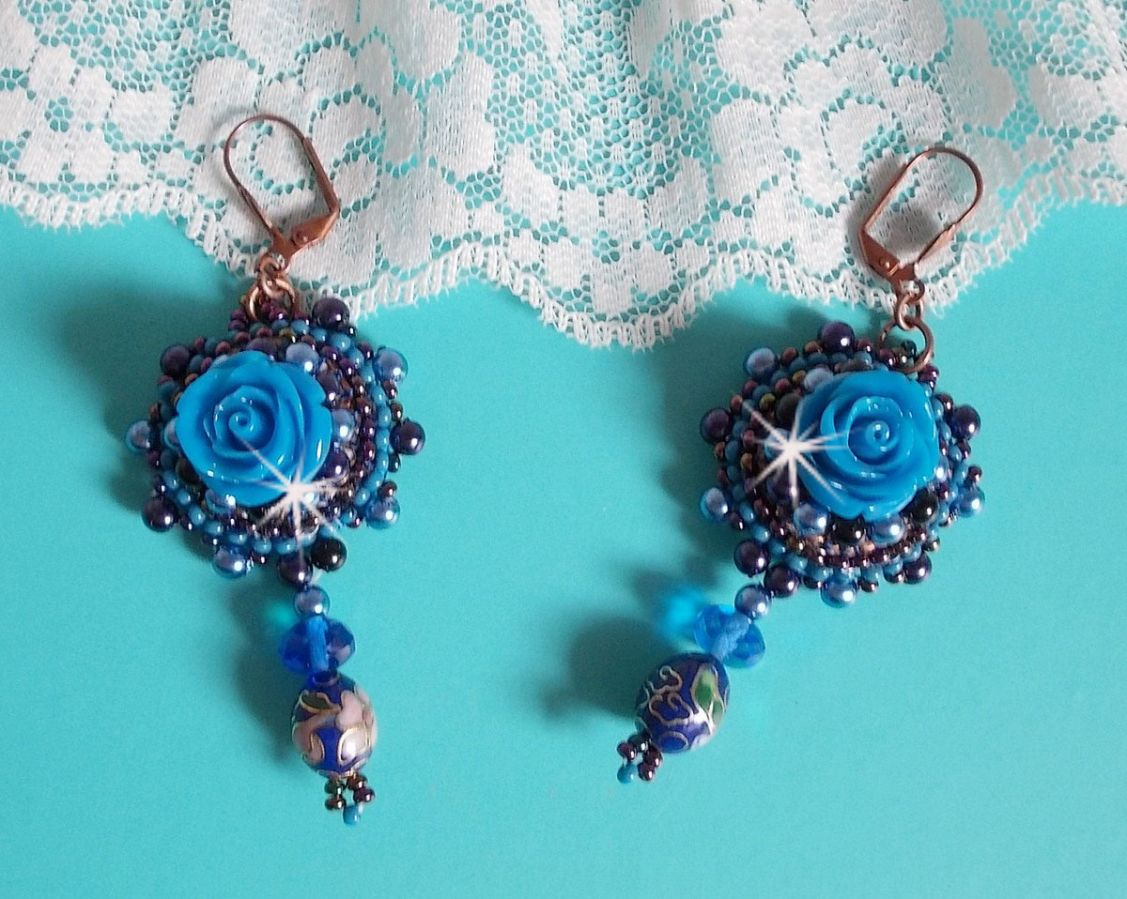 BO Royal Blue Roses embroidered with resin roses, pearly pearls, cloisonne porcelain pendants, facets and rocailles