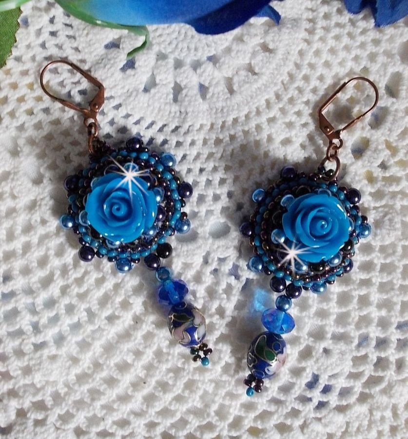 BO Royal Blue Roses embroidered with resin roses, pearly pearls, cloisonne porcelain pendants, facets and rocailles