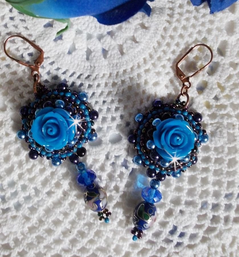 BO Royal Blue Roses embroidered with resin roses, pearly pearls, cloisonne porcelain pendants, facets and rocailles