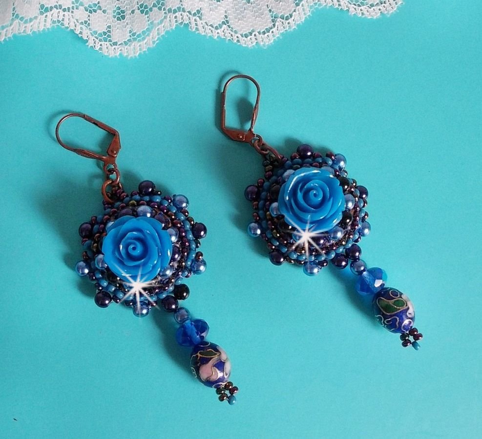 BO Royal Blue Roses embroidered with resin roses, pearly pearls, cloisonne porcelain pendants, facets and rocailles