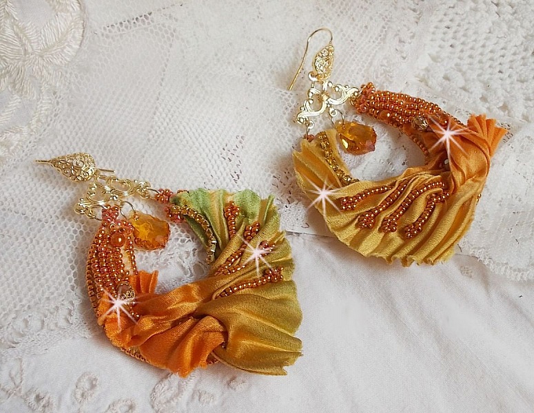 BO Rumba embroidered with Swarovski crystals, facets, pearls and spacers on a silk ribbon (Shibori)