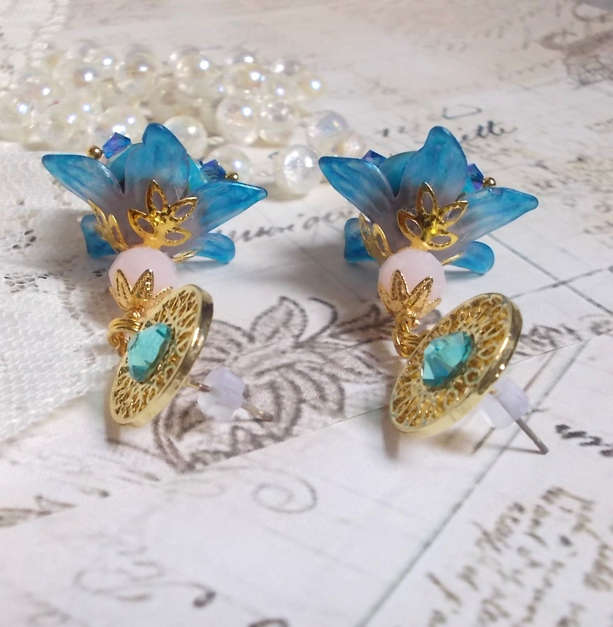 BO Saphir Scintillant montées avec perles potirons verre de bohème, fleurs Frosted et Cristaux Swarovski