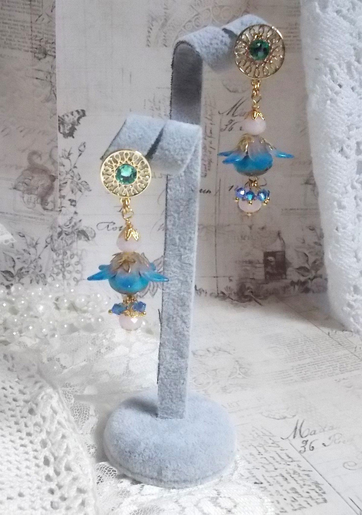 BO Saphir Scintillant mont&eacute;es avec perles potirons verre de boh&egrave;me, fleurs Frosted et Cristaux Swarovski