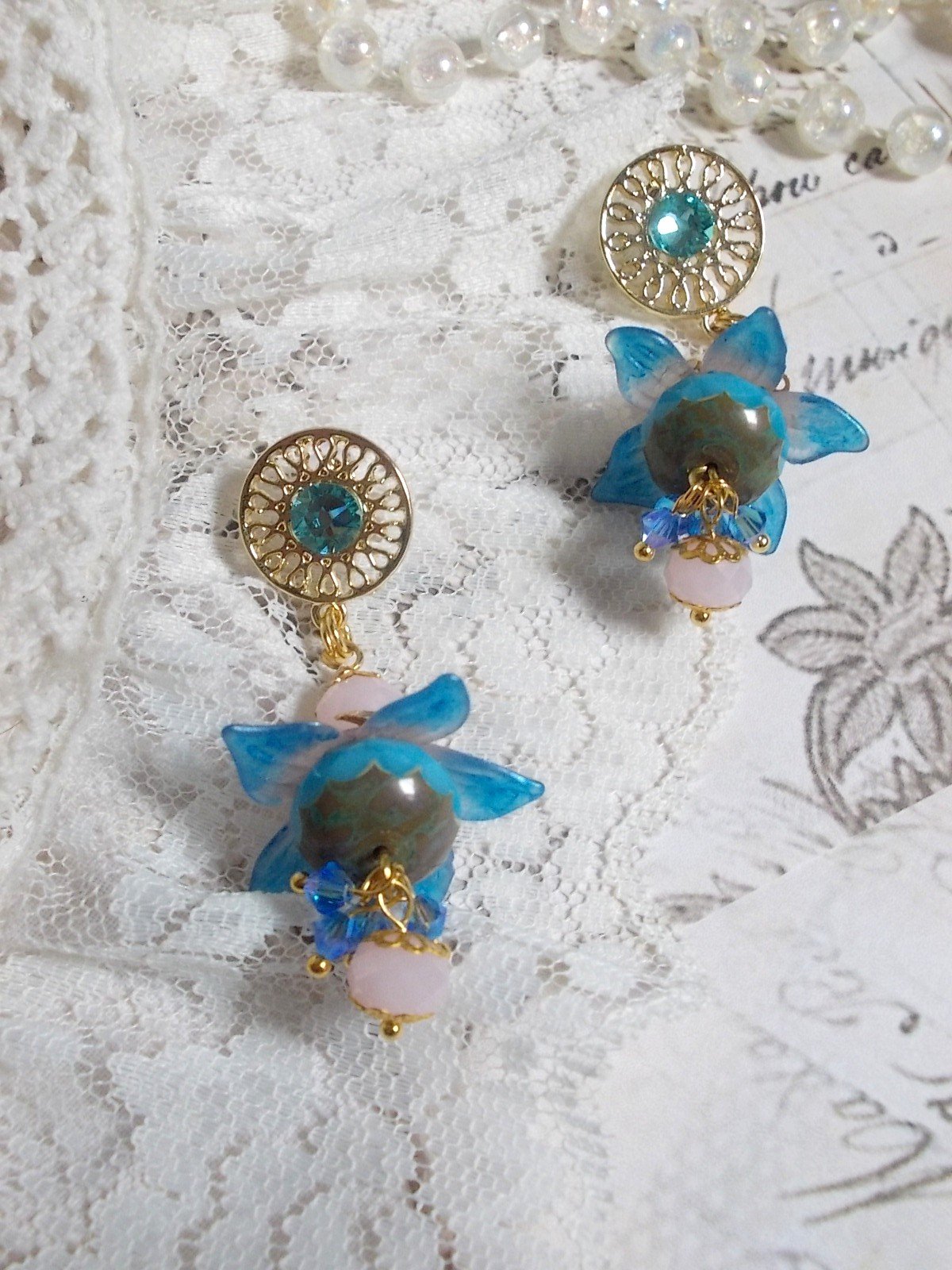 BO Saphir Scintillant montées avec perles potirons verre de bohème, fleurs Frosted et Cristaux Swarovski
