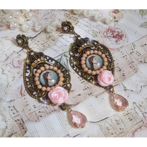 BO Sissi Empress created with glass cabochons representing Sissi Empress, crystals, glass beads, small flowers and various accessories in Bronze color