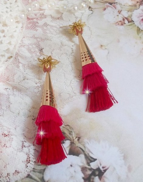 BO Stone created with triple pompons in shades of Pink, Fuchsia and Red, Strawberry Quartz, Gold plated accessories and various