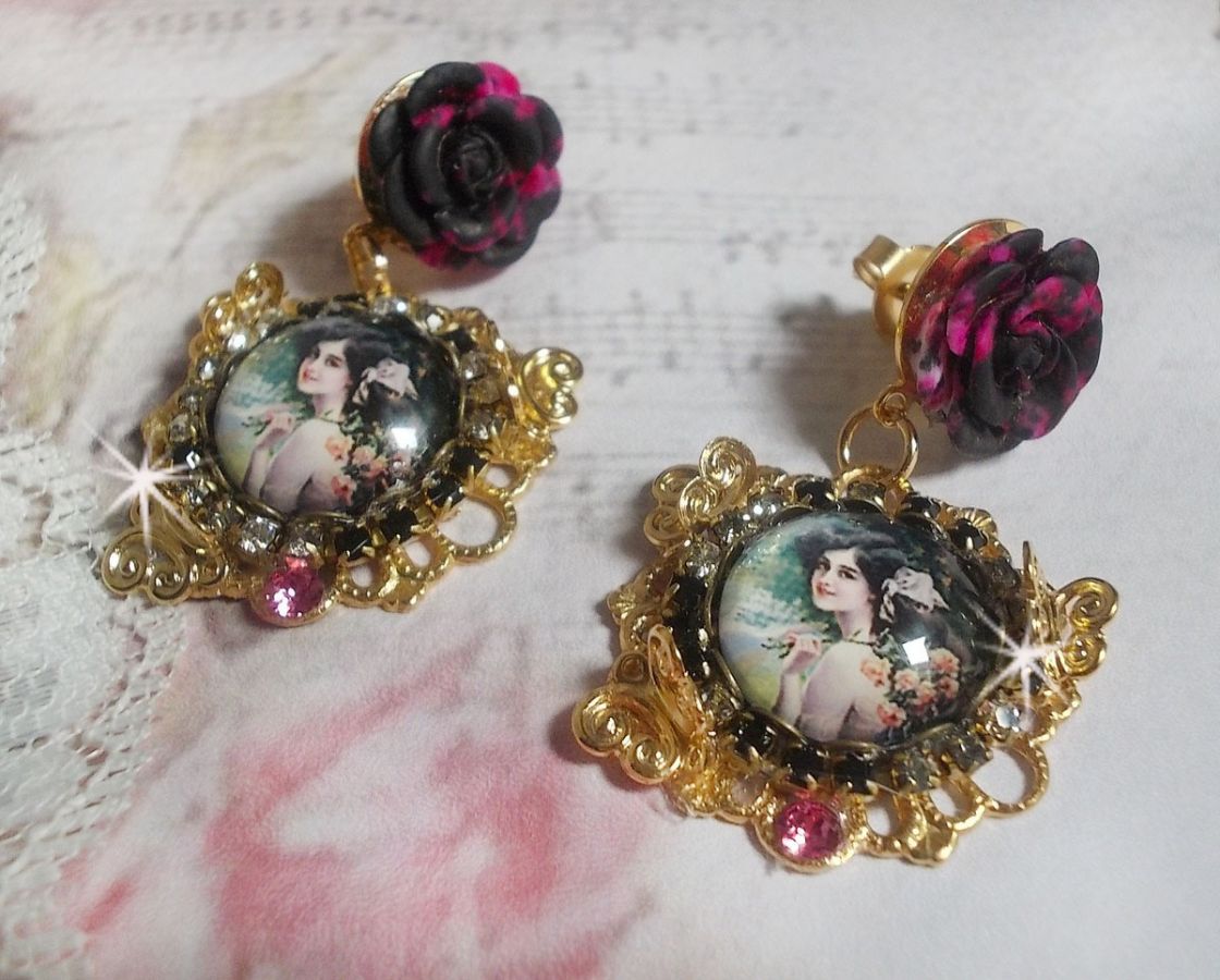 BO Weekend of Roses created with cabochons representing a woman with roses, resin beads and Swarovski crystals