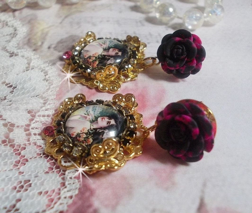 BO Weekend of Roses created with cabochons representing a woman with roses, resin beads and Swarovski crystals