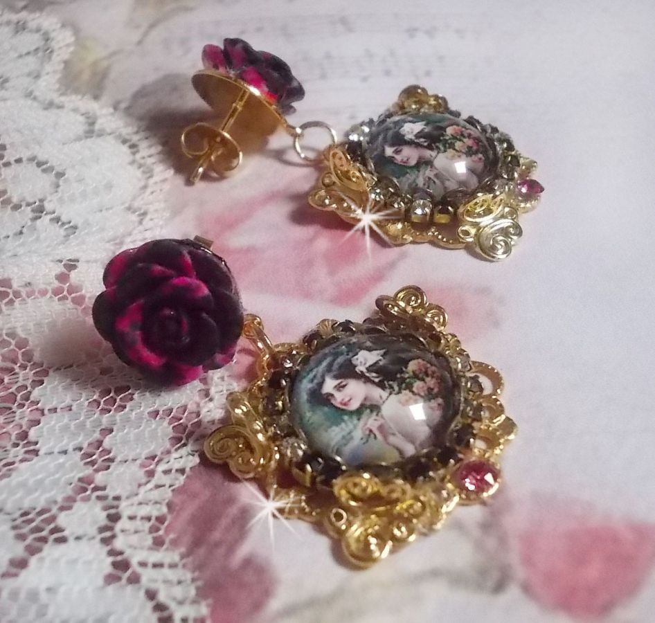 BO Weekend of Roses created with cabochons representing a woman with roses, resin beads and Swarovski crystals