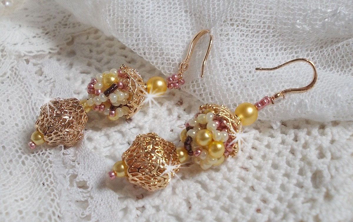 La Petite Robe Jaune earrings, a luminous sparkle with these seed beads