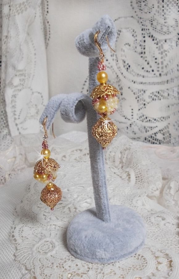 La Petite Robe Jaune earrings, a luminous sparkle with these seed beads