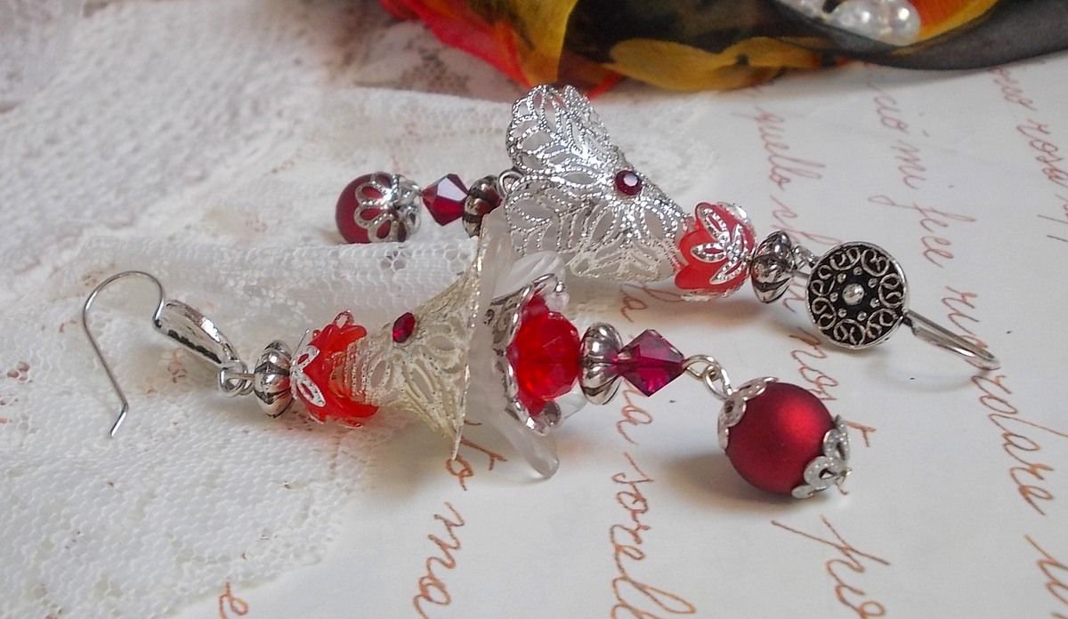 BO Tendre Rouge with Swarovski crystals, round faceted beads and 925/1000 silver ear hooks