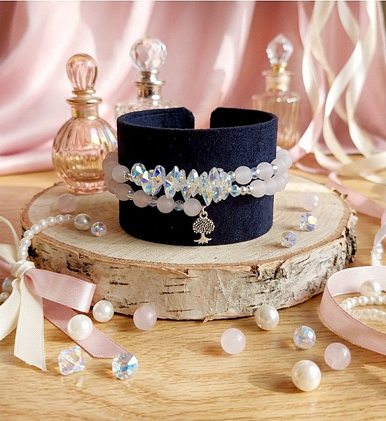 Bracelet Carrousel en Quartz cr&eacute;&eacute; avec pierres de gemme : le Quartz, breloque arbre de vie et perles Cristal Swarovski