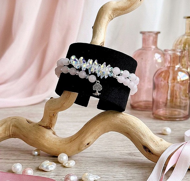 Bracelet Carrousel en Quartz cr&eacute;&eacute; avec pierres de gemme : le Quartz, breloque arbre de vie et perles Cristal Swarovski