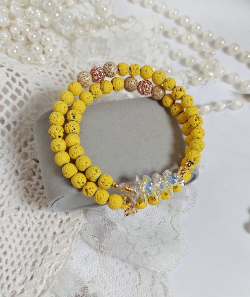Bracelet Couronne Jaune Soleil mont&eacute; avec pierres de lave, perles cristal Swarovski, sequin Argent 925 et breloque