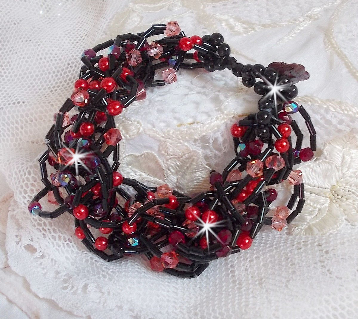 Feeling bracelet with tube seed beads, mother of pearl beads and Swarovski crystal spinners