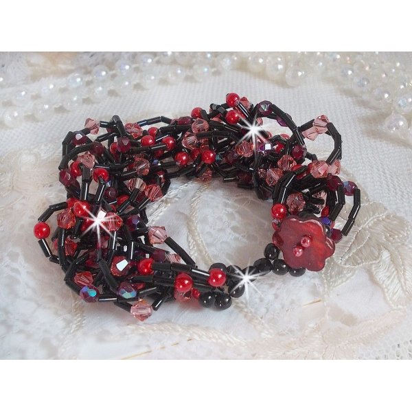 Feeling bracelet with tube seed beads, mother of pearl beads and Swarovski crystal spinners