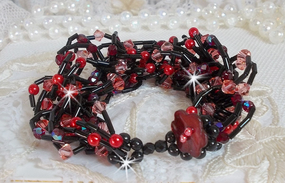 Feeling bracelet with tube seed beads, mother of pearl beads and Swarovski crystal spinners