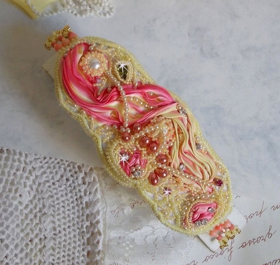 Bracelet Les Délices de L'Eté Haute-Couture cuff embroidered with a yellow and pink silk ribbon, round beads, pearly drops and seed beads