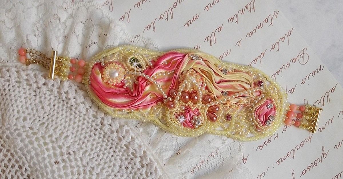 Bracelet Les Délices de L'Eté Haute-Couture cuff embroidered with a yellow and pink silk ribbon, round beads, pearly drops and seed beads