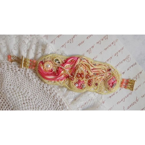 Bracelet Les Délices de L'Eté Haute-Couture cuff embroidered with a yellow and pink silk ribbon, round beads, pearly drops and seed beads