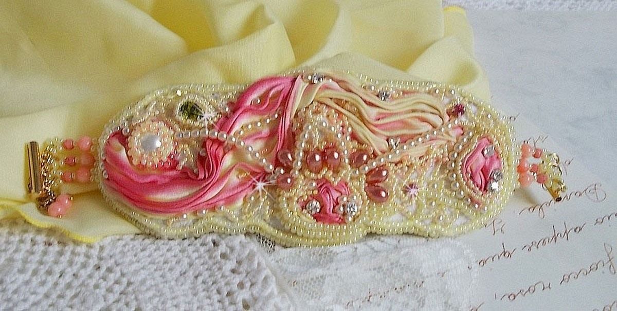 Bracelet Les Délices de L'Eté Haute-Couture cuff embroidered with a yellow and pink silk ribbon, round beads, pearly drops and seed beads