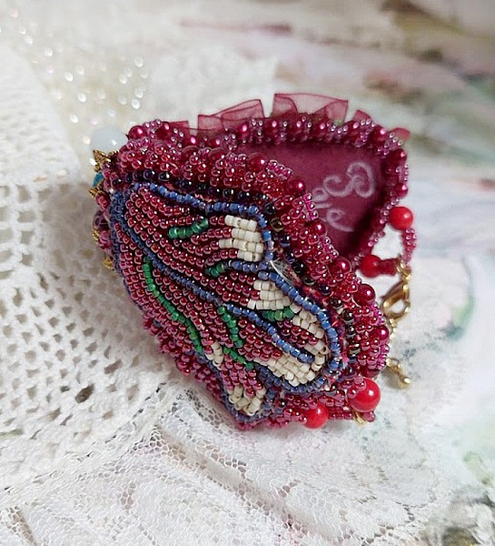 Bracelet Enchantment of Autumn embroidered with Swarovski crystals, round pearly resin beads, lace and seed beads